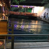 Das Foto wurde bei Yuvarlakçay Çınar Restaurant&amp;amp;Butik Otel von Mehmet Ş. am 8/16/2017 aufgenommen