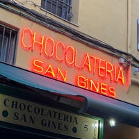 Das Foto wurde bei Chocolatería San Ginés von Alejandro R. am 10/1/2023 aufgenommen