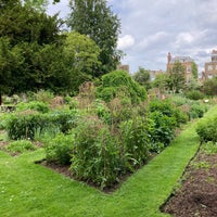 Photo taken at Chelsea Physic Garden by Jessica L. on 6/6/2021