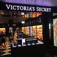 Photo taken at Victoria&amp;#39;s Secret by Martin O. on 8/18/2018