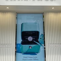 Photo taken at Tiffany &amp;amp; Co. by に on 8/10/2020