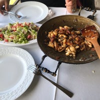 Photo taken at Mavi Yeşil Balık Restaurant by Kubilay T. on 8/28/2019