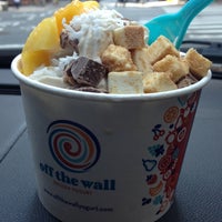 Photo taken at Off The Wall Frozen Yogurt by Lisnely F. on 4/27/2013
