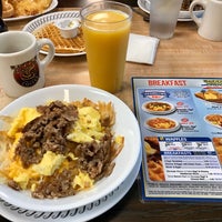 Photo taken at Waffle House by Peter Z. on 11/28/2019