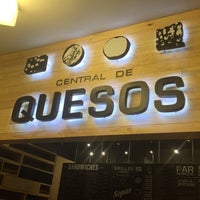 Foto diambil di Central de Quesos oleh Javier G. pada 2/21/2016