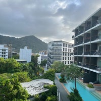 Foto tirada no(a) Andakira Hotel Phuket por A M. em 8/30/2023
