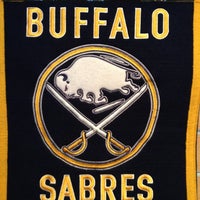 Das Foto wurde bei Buffalo Sabres New Era Store von john B. am 3/30/2012 aufgenommen