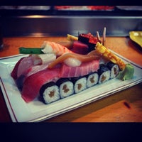 7/15/2014 tarihinde Christo B.ziyaretçi tarafından Sushi Box'de çekilen fotoğraf