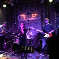 Foto tirada no(a) Bourbon Bar por Eva K. em 12/13/2015