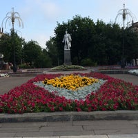 Photo taken at Аллея у ЦУМа by Elena K. on 8/10/2014