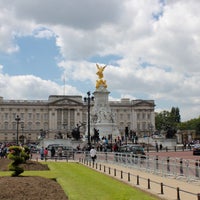 Photo taken at Buckingham Palace by Daniel I. on 5/21/2015