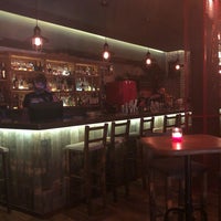 Photo prise au The Rum Bar cocktails &amp;amp; spirits par John E. le8/28/2018