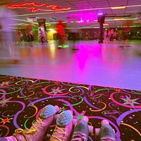 Снимок сделан в Rollerland Skate Center пользователем Ashley D. 4/27/2023