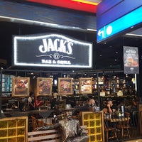 รูปภาพถ่ายที่ Jack&amp;#39;s Bar &amp;amp; Grill โดย Mia H. เมื่อ 11/20/2019