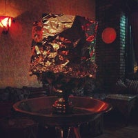 Das Foto wurde bei Aziza Cafe &amp;amp; Lounge von Tristan O. am 10/2/2012 aufgenommen