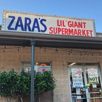 6/9/2018 tarihinde Julian T.ziyaretçi tarafından Zara&amp;#39;s Lil&amp;#39; Giant Supermarket &amp;amp; Po-boys'de çekilen fotoğraf