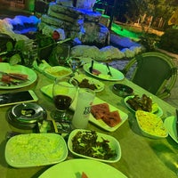 Das Foto wurde bei Taş Mahal Restaurant von SEYHAN B. am 7/29/2022 aufgenommen