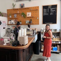Das Foto wurde bei Ludlow Coffee Supply von Fleur A. am 6/29/2022 aufgenommen