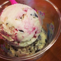 Photo taken at Baskin-Robbins by Yurika Y. on 7/21/2013