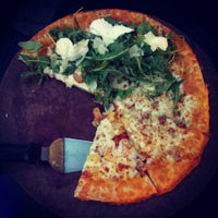 Foto diambil di Pizza Hut oleh Janina K. pada 5/21/2014
