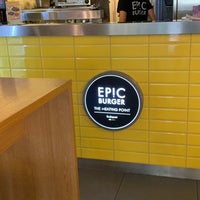 Foto diambil di EPIC burger oleh Balázs T. pada 6/27/2023