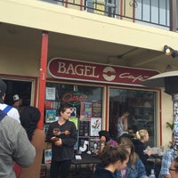5/30/2016 tarihinde Al S.ziyaretçi tarafından Bagel Cafe'de çekilen fotoğraf