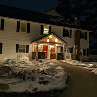 Foto tirada no(a) Wolf Cove Inn por chris w. em 1/17/2022