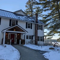 Foto diambil di Wolf Cove Inn oleh chris w. pada 1/15/2022