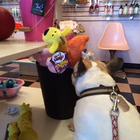 Photo taken at Bow Wow Beauty Shoppe by Caro on 10/29/2014