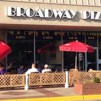 Foto scattata a Broadway Pizza da Broadway Pizza il 5/23/2014