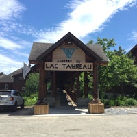 Foto tirada no(a) Auberge Du Lac Taureau por Mariana R. em 6/16/2018
