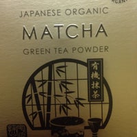 محل بقالة عضوية في الورود