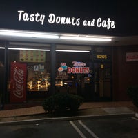 Photo taken at Tasty Donuts by LA-Kevin on 4/2/2016