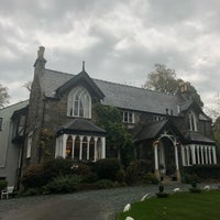 Photo taken at Cedar Manor Hotel and Restaurant by Kael R. on 10/11/2018