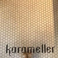 9/16/2017にKael R.がKarameller Candy Shop Inc.で撮った写真