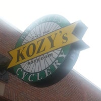 Foto tirada no(a) Kozy&amp;#39;s Cyclery por Judith J. em 8/23/2014