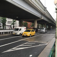 Photo taken at 南青山七丁目バス停 by kyara on 6/22/2016