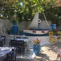 รูปภาพถ่ายที่ The Fish House Taverna โดย Sıdıka Ü. เมื่อ 8/21/2018