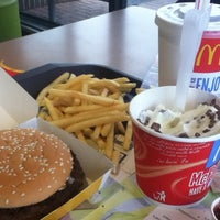 Foto diambil di McDonald&amp;#39;s oleh Fazy A. pada 11/7/2012
