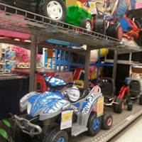 Photo taken at Toys&amp;quot;R&amp;quot;Us by Fazy A. on 6/8/2013