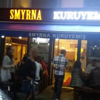 Photo taken at Smyrna Kuruyemis by isa ö. on 5/23/2014