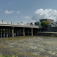 Photo taken at Sanjo-Ohashi Bridge by 大河阪急＠HK-08 on 4/17/2024