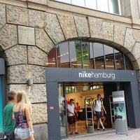 mannetje Veel gevaarlijke situaties Samenhangend Nike - Sporting Goods Shop in Hamburg