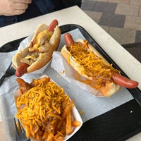 Foto tomada en Pink&amp;#39;s Hot Dogs  por Jere C. el 4/2/2022