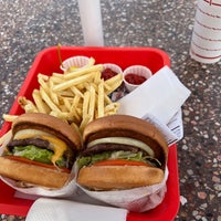 Photo taken at In-N-Out Burger by Shinji T. on 11/26/2023