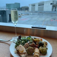 Photo taken at British Airways Terraces Lounge by Shinji T. on 12/29/2023