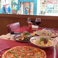 Photo taken at Pizzeria Napoli by Khalid on 9/27/2021