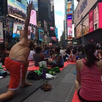 Снимок сделан в Solstice In Times Square пользователем Janifer C. 6/21/2015