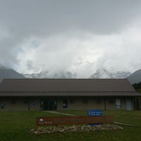 Foto tirada no(a) British Columbia Visitor Centre @ Mt Robson por Michael N. em 5/30/2014