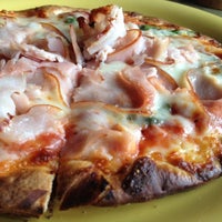 Снимок сделан в Za&#39;s Brick Oven Pizza пользователем Kim T. 11/30/2012